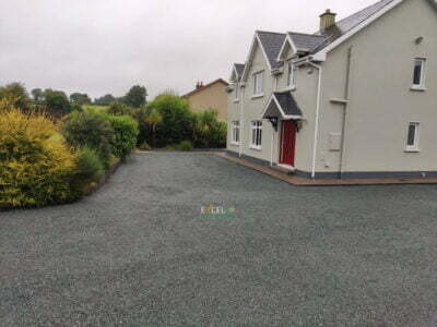 In this project we have replaced an old and weathered driveway with brand new tar and chip driveway and we also power-washed the existing paved borders and pattern to match the fresh look. Stunning transformation on a budget by Excel Driveways in Mallow, Co. Cork.