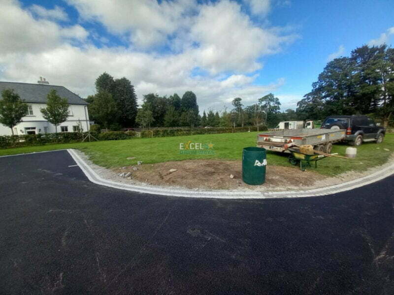 SMA Driveway with Granite Cobble Setts Border and Apron in Rathcormac