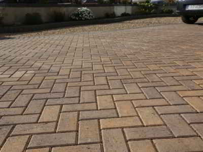 Driveway Laid WIth Herringbone Paving 1